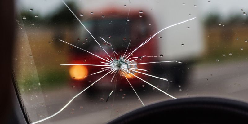Steinschlag in einer Autoscheibe